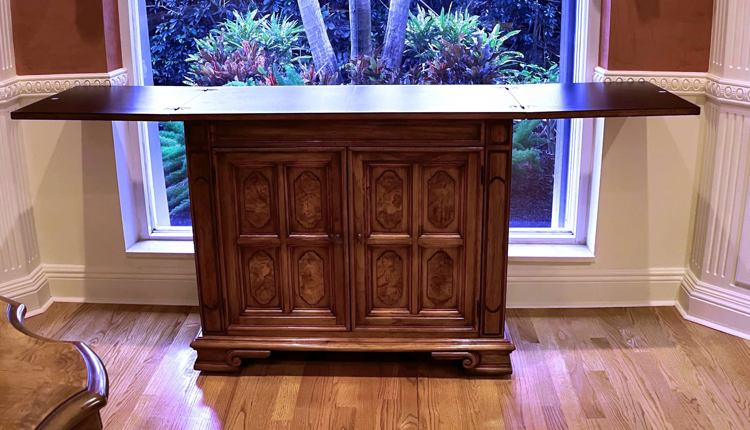 Encore Furniture Gallery-Thomasville Legacy Collection Flip-Top